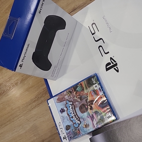 PS5 Console Brand new in box BUNDLE - Picture 2 of 2